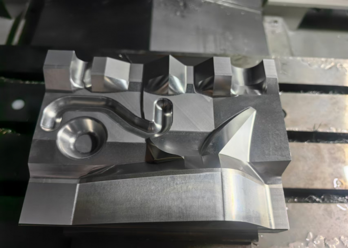 4 assi 3 assi centro di lavorazione verticale SV960L Tavola dimensione 1100*550mm centro di fresatura verticale 12