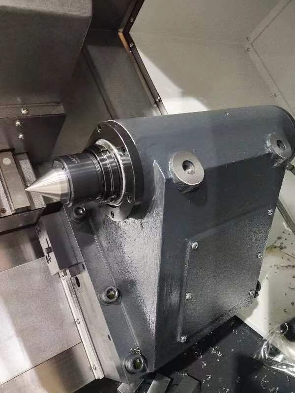 Il CNC inclinato orizzontale del letto HTC40E/500 lavora il controllo al tornio SMTCL SYMG del motore GSK988TA Fanuc di 15KW 11KW