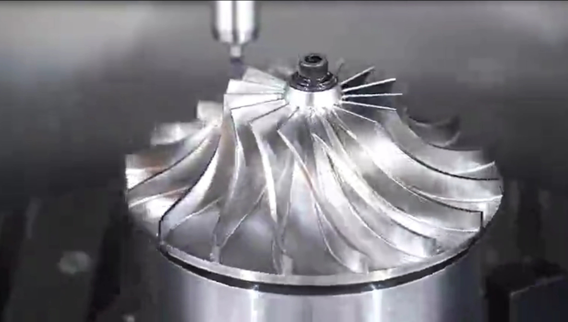 SMTCL Vertical 5 Axis Machining Center VMU63P Five Axis Linkage Centro di lavorazione verticale ad alte prestazioni