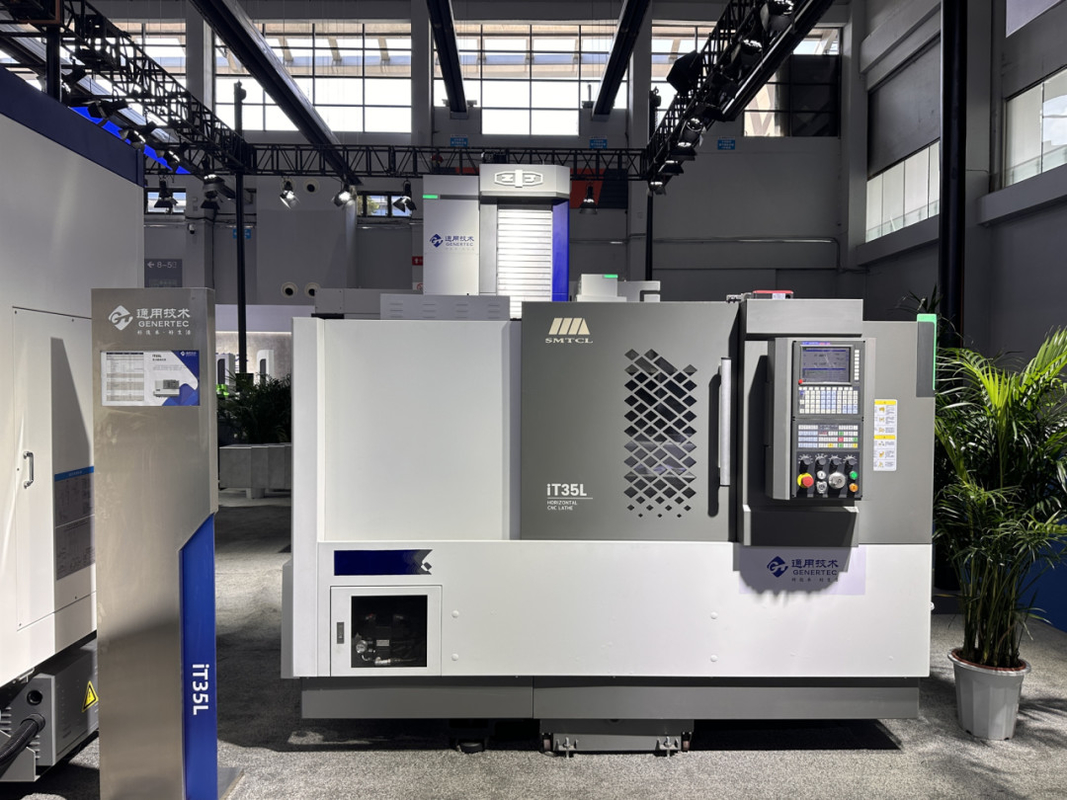 SMTCL Torno CNC orizzontale Torno metallo IT35L Macchina di fresatura CNC Letto inclinato Torno CNC