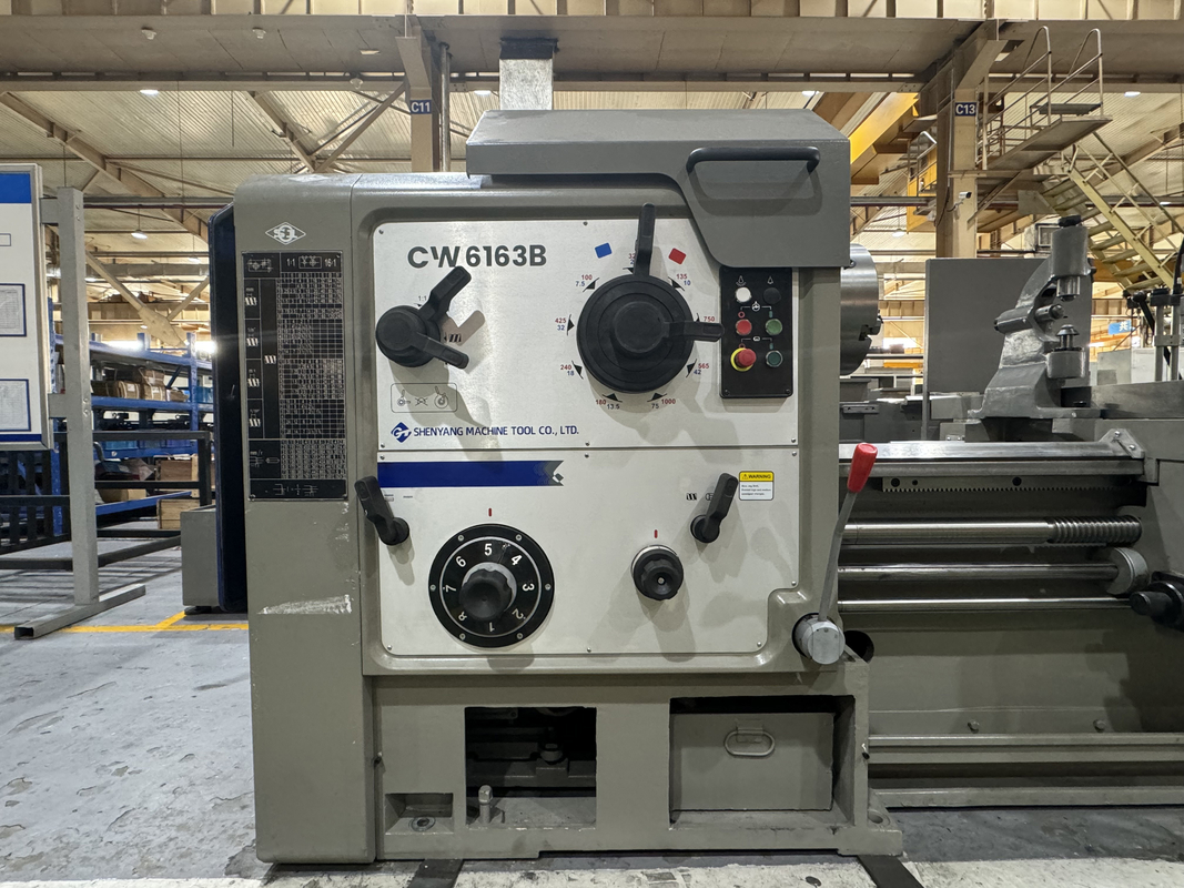 SMTCL Torno orizzontale CW6163B Torno manuale in metallo Torno manuale 1000mm Spindle Bore 104 Torno manuale pesante