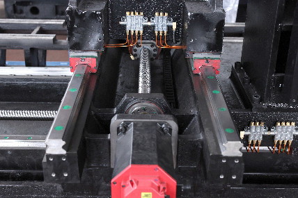 4 assi 3 assi centro di lavorazione verticale SV960L Tavola dimensione 1100*550mm centro di fresatura verticale