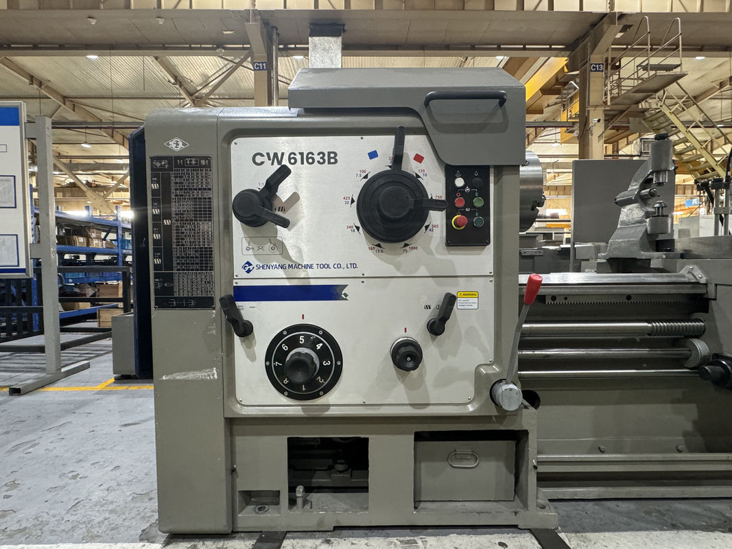 Torno di metallo pesante CW6163B Macchina di taglio del metallo Torno manuale orizzontale ad alta precisione