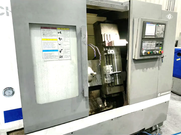 Strumento di banda letto inclinato CNC tornitore CHK46 automatico tipo banda tornitore con alimentatore a barre