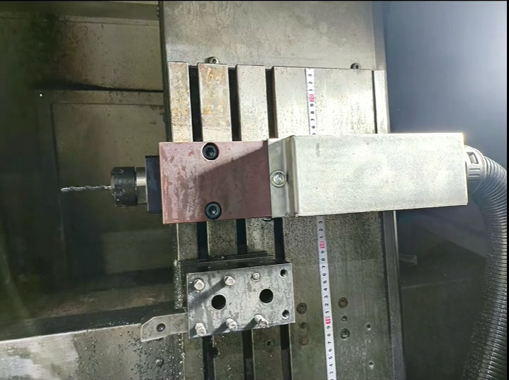 Strumento di banda letto inclinato CNC tornitore CHK46 automatico tipo banda tornitore con alimentatore a barre