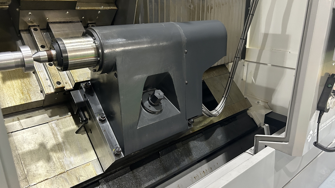 Torno CNC a letto inclinato HTC63Q Lunghezza massima di taglio 3000 mm Fuso di taglio pesante Torno CNC orizzontale