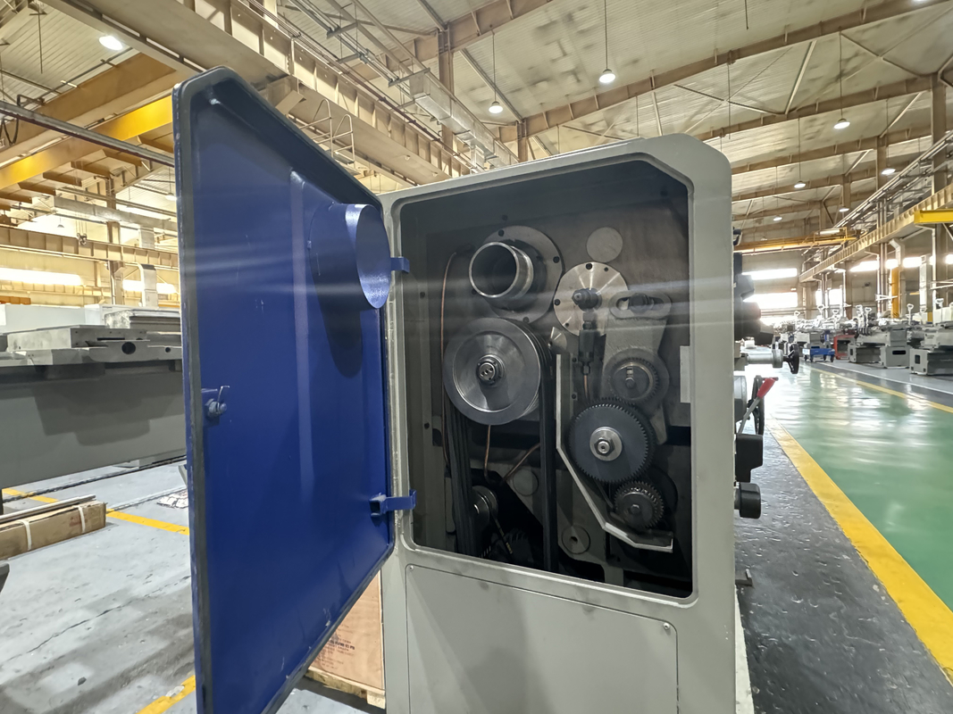 Torno universale CW6180B Alta rigidità 600 mm Larghezza letto Motore a carico pesante Torno tornitore