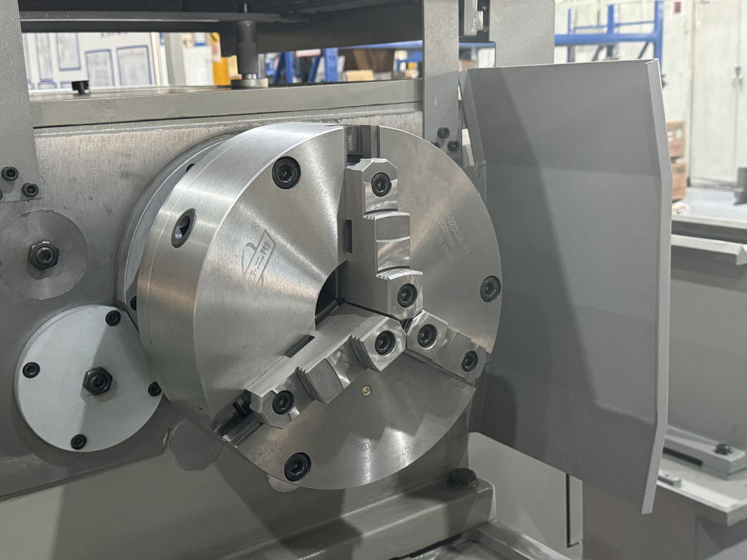 Torno universale CW6180B Alta rigidità 600 mm Larghezza letto Motore a carico pesante Torno tornitore