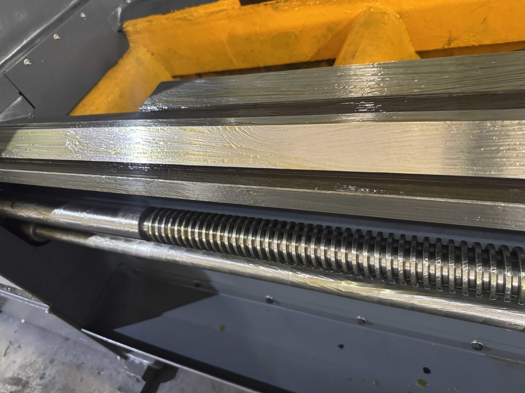 Torno pesante per parti metalliche di grandi dimensioni CQW61100F Torno pesante a grande oscillazione di taglio potente