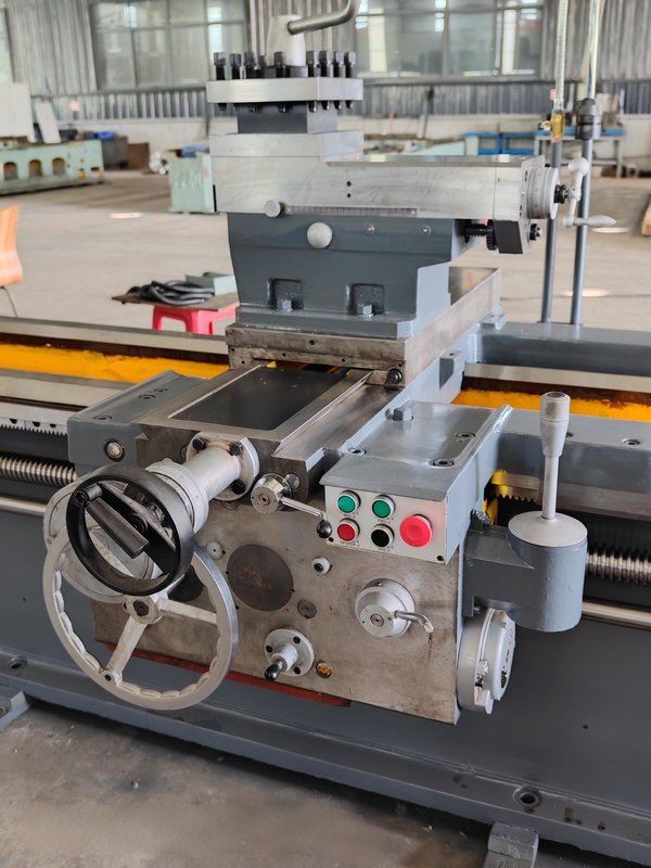 Torni CNC di precisione per impieghi gravosi per lavori di tornitura di grandi diametri CQW61110F Torni per motori
