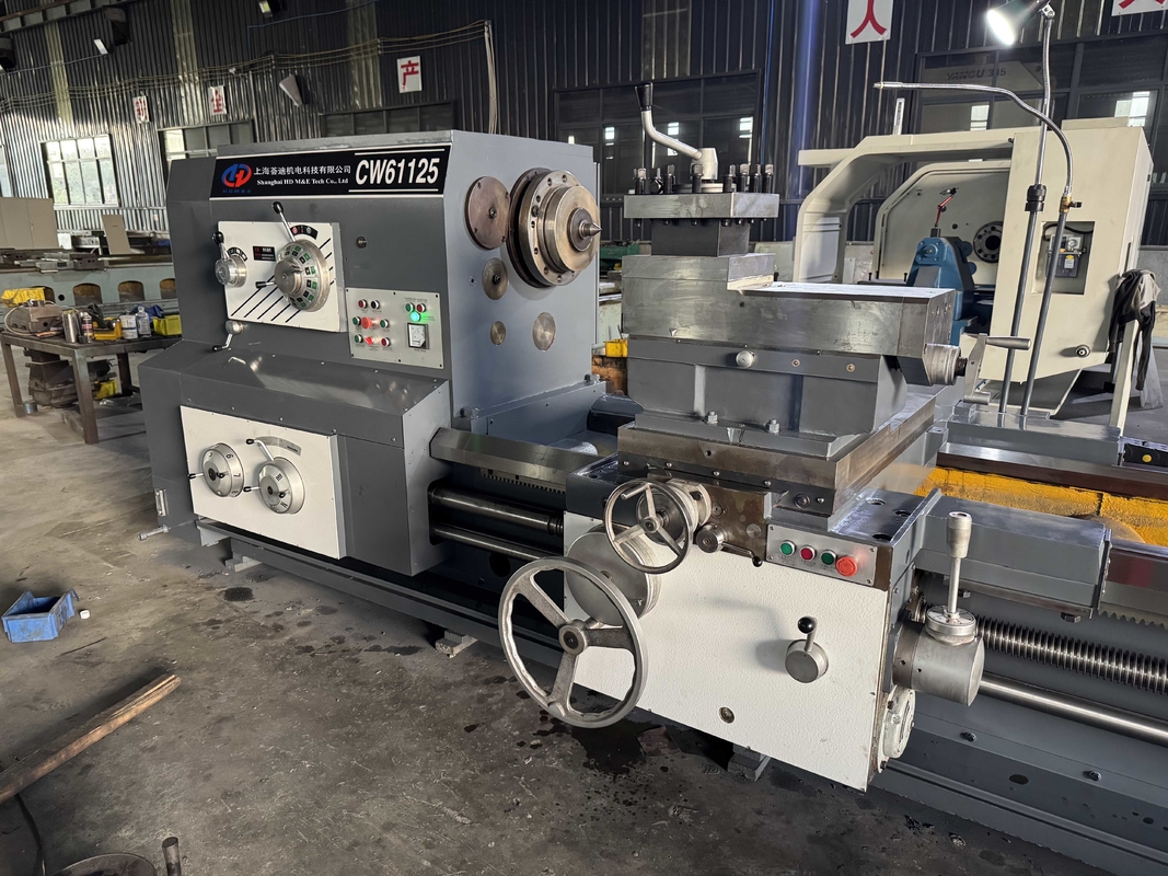 Tornio potente per impieghi gravosi CW61125, grande foro mandrino 130mm, tornio orizzontale ordinario