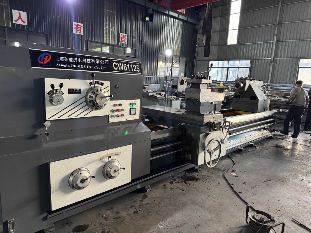 Tornio potente per impieghi gravosi CW61125, grande foro mandrino 130mm, tornio orizzontale ordinario