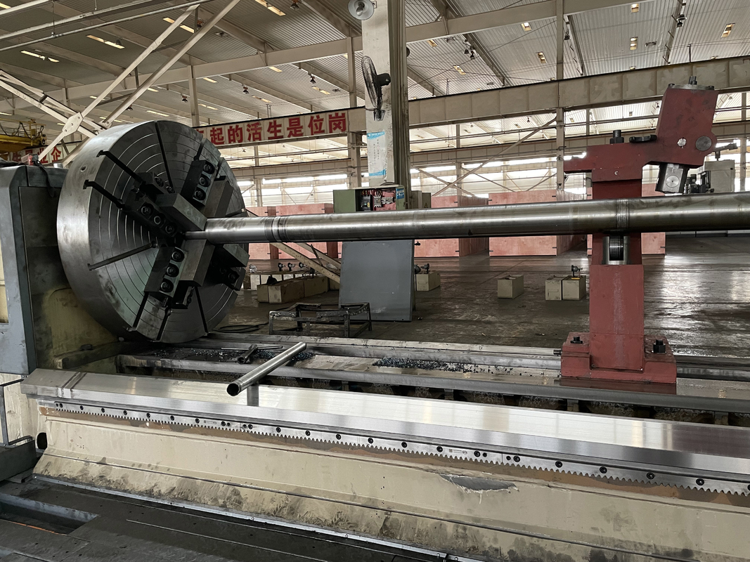 Torno manuale universale da 12 metri CW61100 grande fusoliera a foratura 130 mm Torno orizzontale di metallo