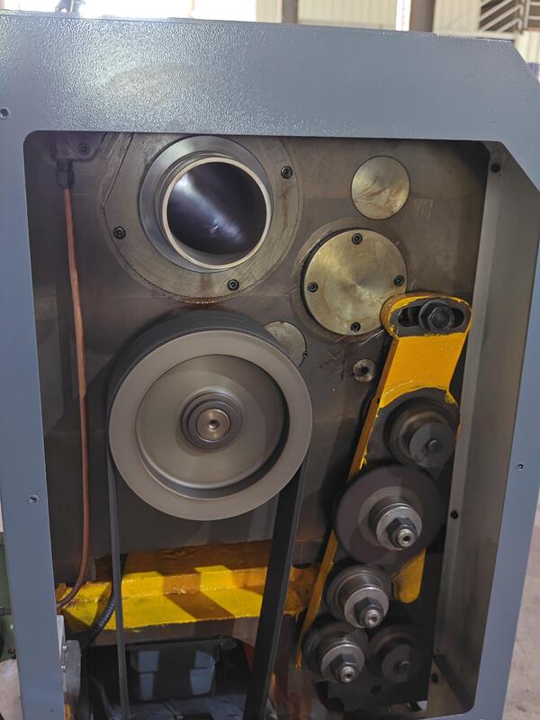 Tornio per carichi pesanti da 15 m CW61125 Grande mandrino Foro da 130 mm Potente tornio orizzontale