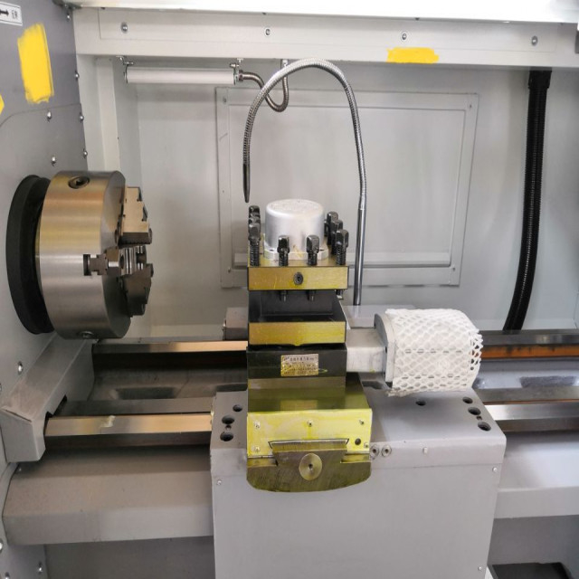 Macchina di tornitura CNC CAK6385 Servomotore 4 stazioni Torretta Metallo Tornitore CNC