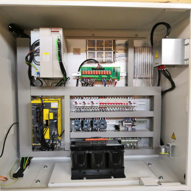 Tornio CNC CAK63285 Legno piatto Torno CNC 4 stazioni torretta con servomotore